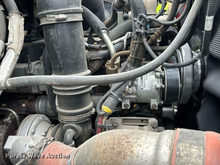 image for item DQ0952 2011 International 7400  vacuum truck