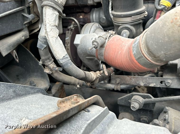 image for item DQ0952 2011 International 7400  vacuum truck