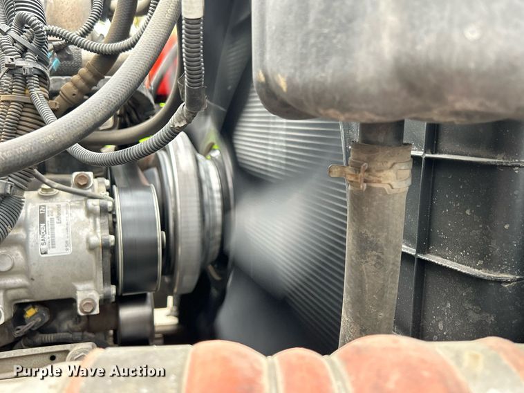 image for item DQ0952 2011 International 7400  vacuum truck