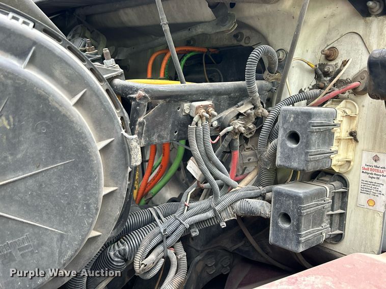 image for item DQ0952 2011 International 7400  vacuum truck