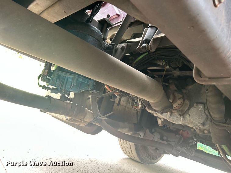 image for item DQ0952 2011 International 7400  vacuum truck