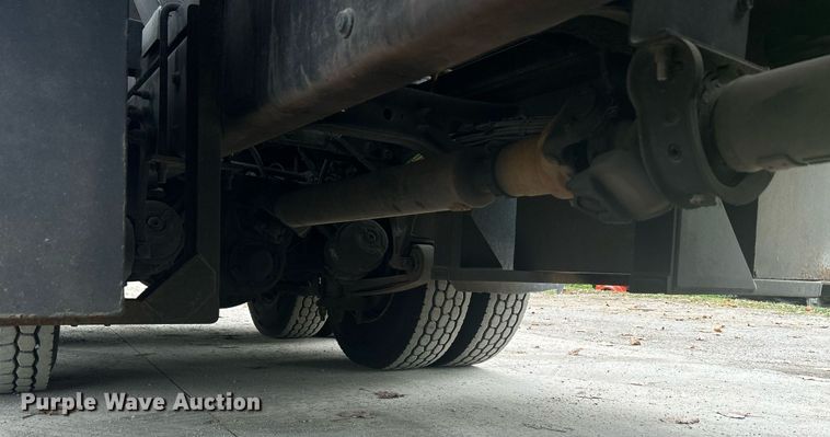 image for item DQ0952 2011 International 7400  vacuum truck