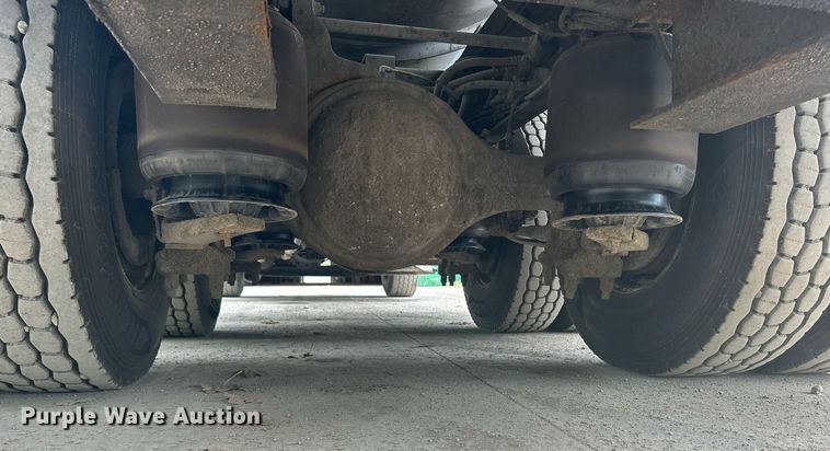 image for item DQ0952 2011 International 7400  vacuum truck