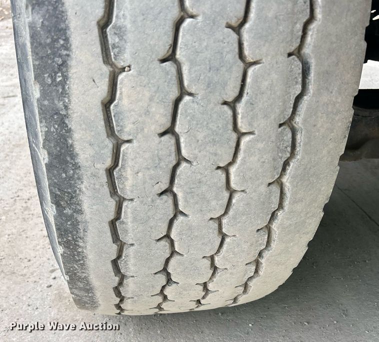 image for item DQ0952 2011 International 7400  vacuum truck