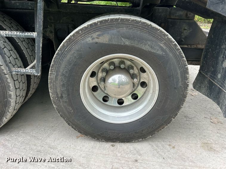 image for item DQ0952 2011 International 7400  vacuum truck