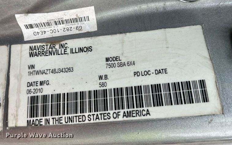 image for item DQ0952 2011 International 7400  vacuum truck