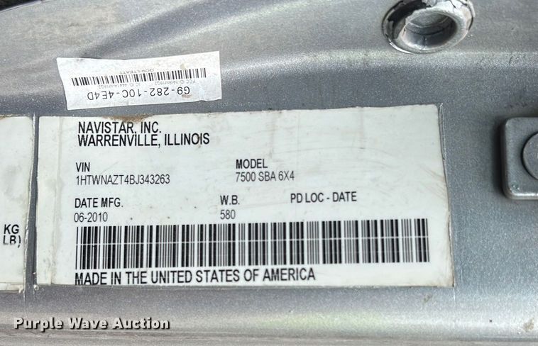 image for item DQ0952 2011 International 7400  vacuum truck