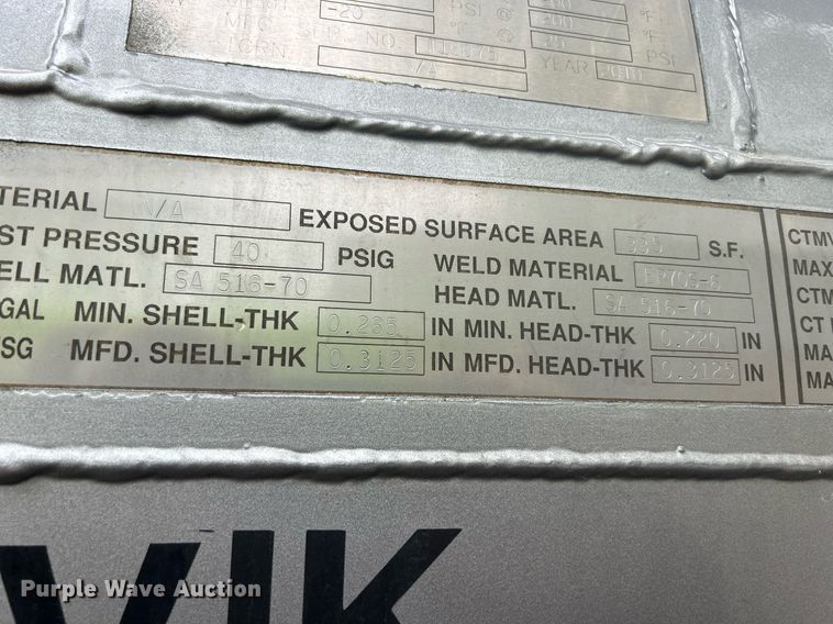 image for item DQ0952 2011 International 7400  vacuum truck