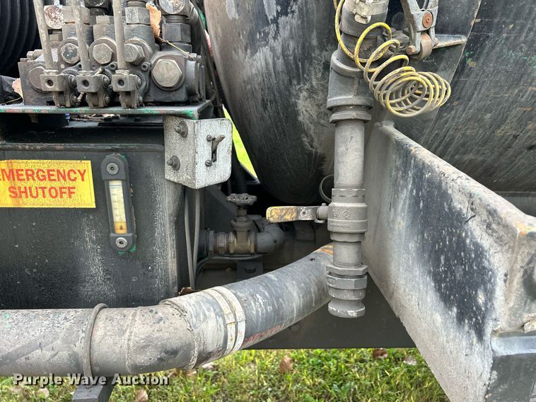 image for item DQ0953 2004 Western Star 4900  vacuum truck