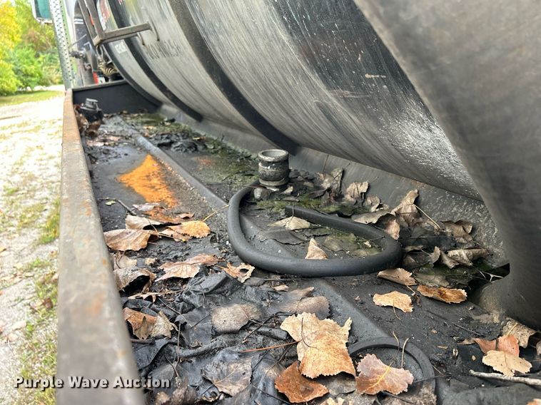 image for item DQ0953 2004 Western Star 4900  vacuum truck