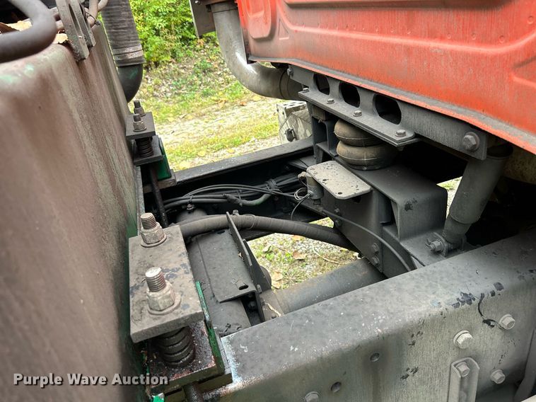 image for item DQ0953 2004 Western Star 4900  vacuum truck