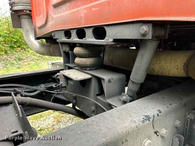 image for item DQ0953 2004 Western Star 4900  vacuum truck