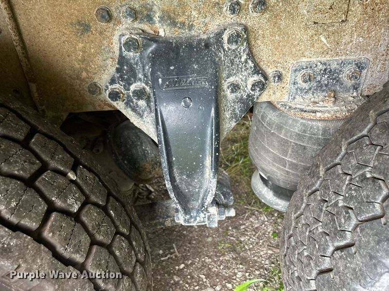 image for item DQ0953 2004 Western Star 4900  vacuum truck