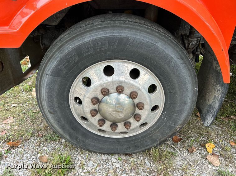 image for item DQ0953 2004 Western Star 4900  vacuum truck