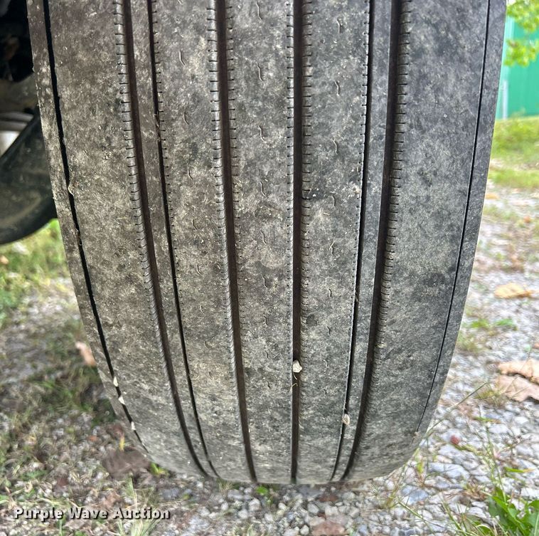 image for item DQ0953 2004 Western Star 4900  vacuum truck