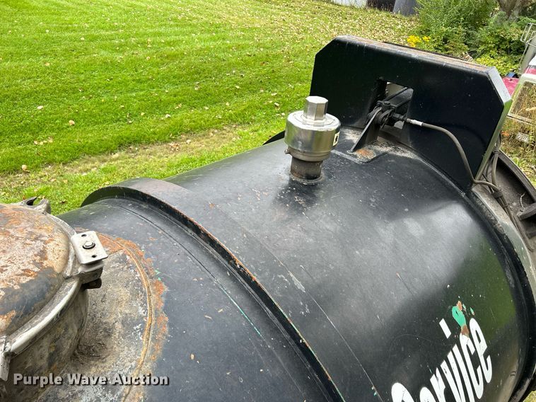 image for item DQ0953 2004 Western Star 4900  vacuum truck