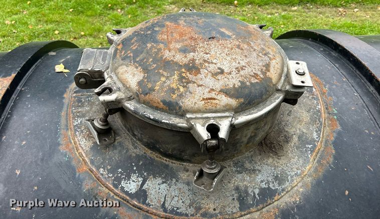 image for item DQ0953 2004 Western Star 4900  vacuum truck