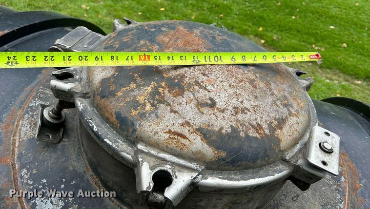 image for item DQ0953 2004 Western Star 4900  vacuum truck