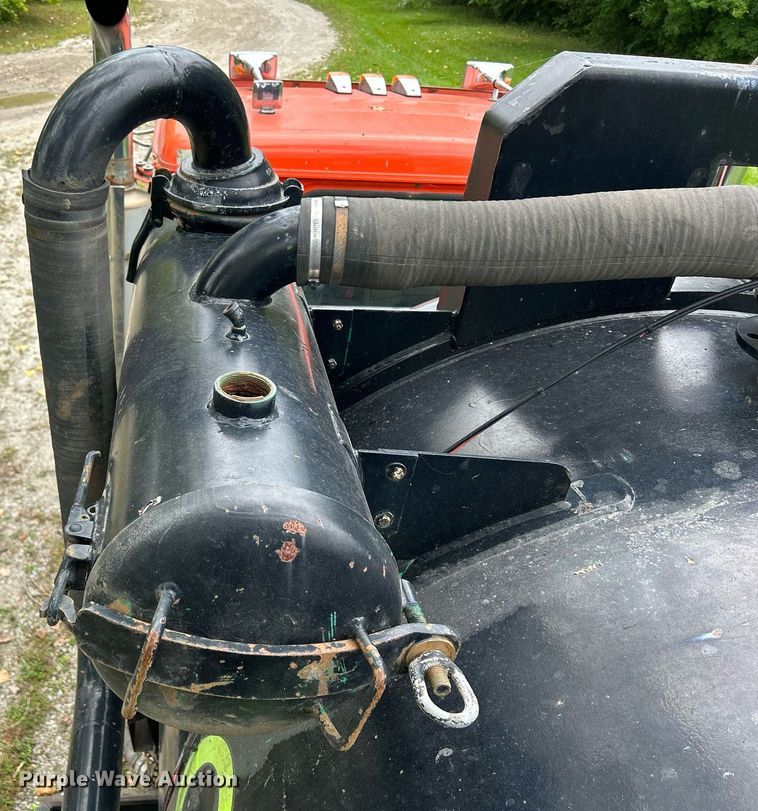 image for item DQ0953 2004 Western Star 4900  vacuum truck