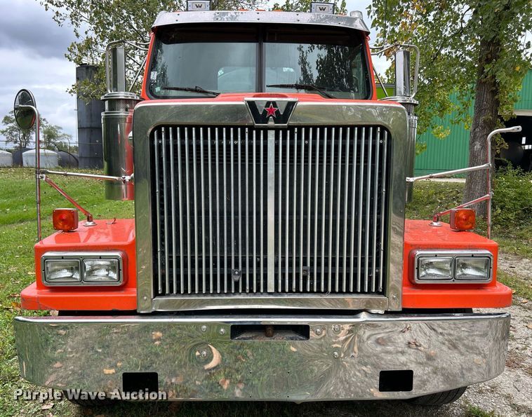 image for item DQ0953 2004 Western Star 4900  vacuum truck