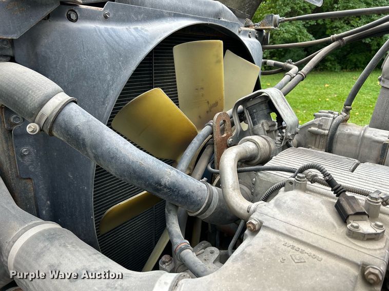 image for item DQ0953 2004 Western Star 4900  vacuum truck