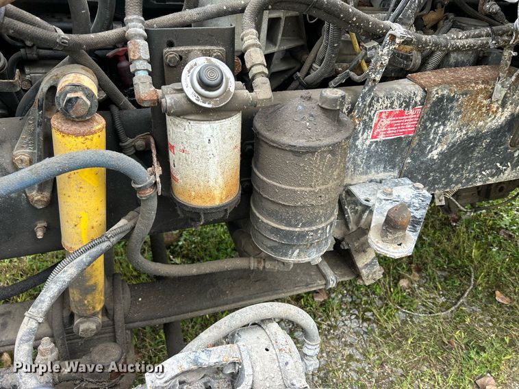 image for item DQ0953 2004 Western Star 4900  vacuum truck