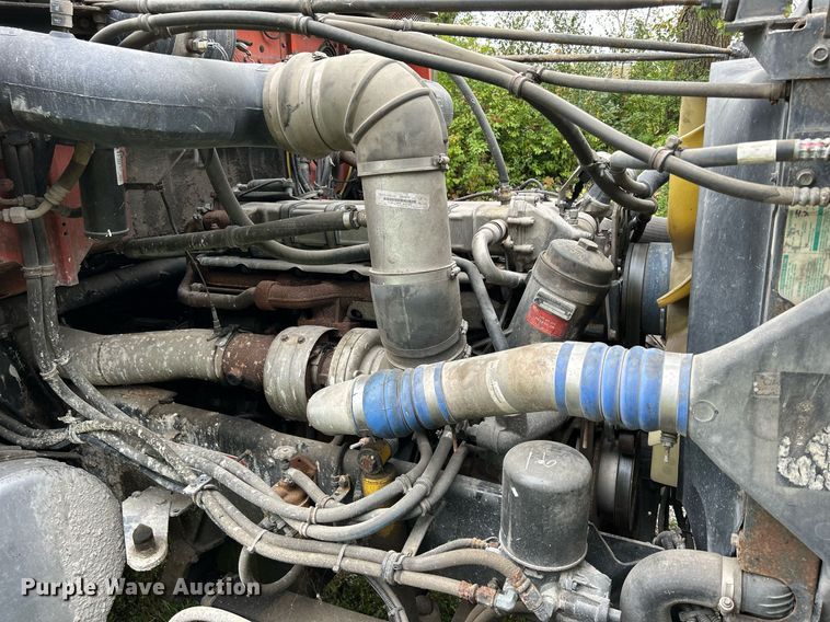 image for item DQ0953 2004 Western Star 4900  vacuum truck