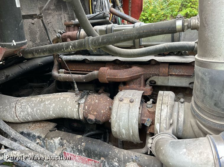 image for item DQ0953 2004 Western Star 4900  vacuum truck