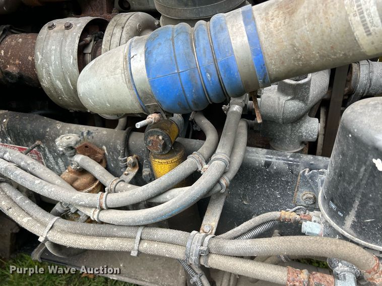 image for item DQ0953 2004 Western Star 4900  vacuum truck