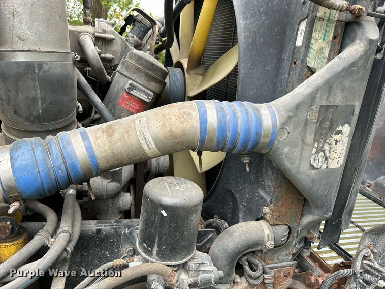 image for item DQ0953 2004 Western Star 4900  vacuum truck