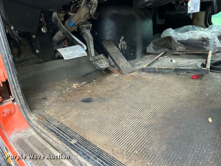 image for item DQ0953 2004 Western Star 4900  vacuum truck