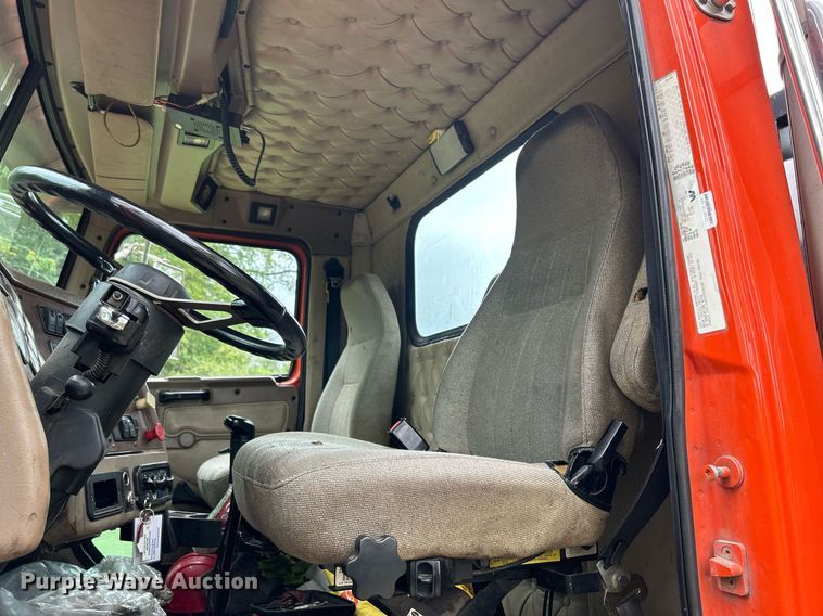 image for item DQ0953 2004 Western Star 4900  vacuum truck