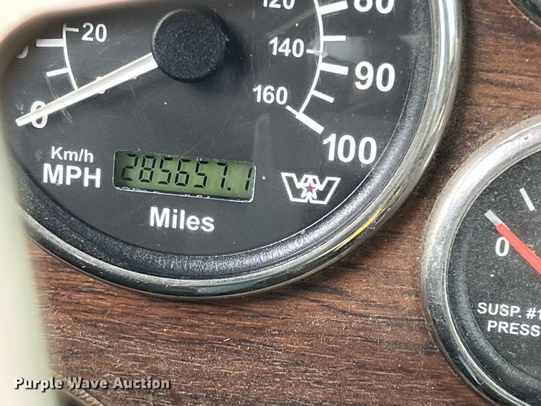 image for item DQ0953 2004 Western Star 4900  vacuum truck