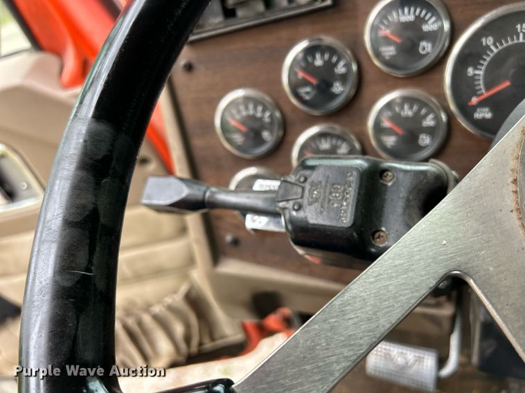 image for item DQ0953 2004 Western Star 4900  vacuum truck