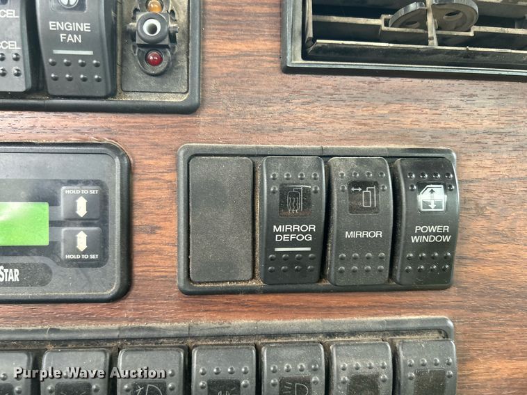 image for item DQ0953 2004 Western Star 4900  vacuum truck