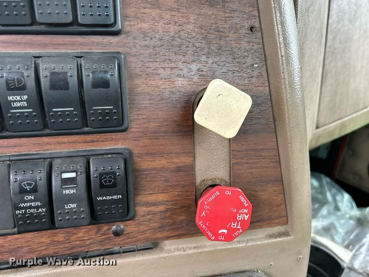 image for item DQ0953 2004 Western Star 4900  vacuum truck