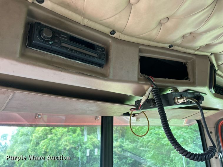 image for item DQ0953 2004 Western Star 4900  vacuum truck