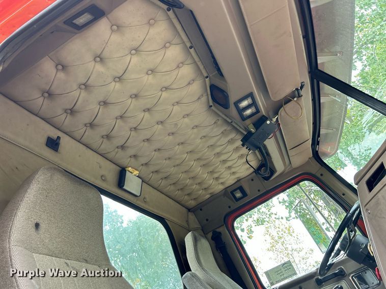 image for item DQ0953 2004 Western Star 4900  vacuum truck