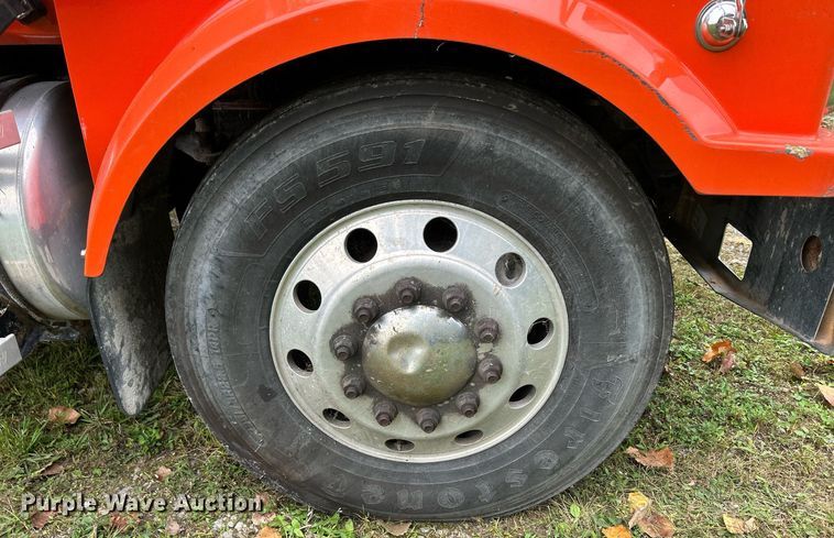 image for item DQ0953 2004 Western Star 4900  vacuum truck