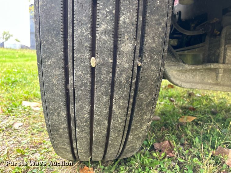 image for item DQ0953 2004 Western Star 4900  vacuum truck