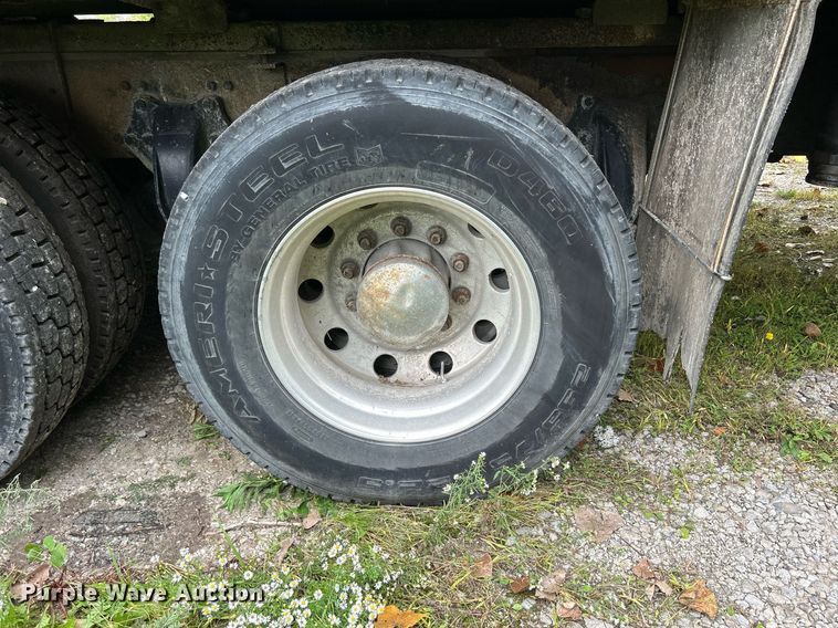 image for item DQ0953 2004 Western Star 4900  vacuum truck