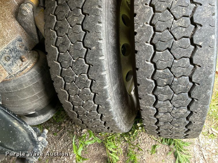 image for item DQ0953 2004 Western Star 4900  vacuum truck