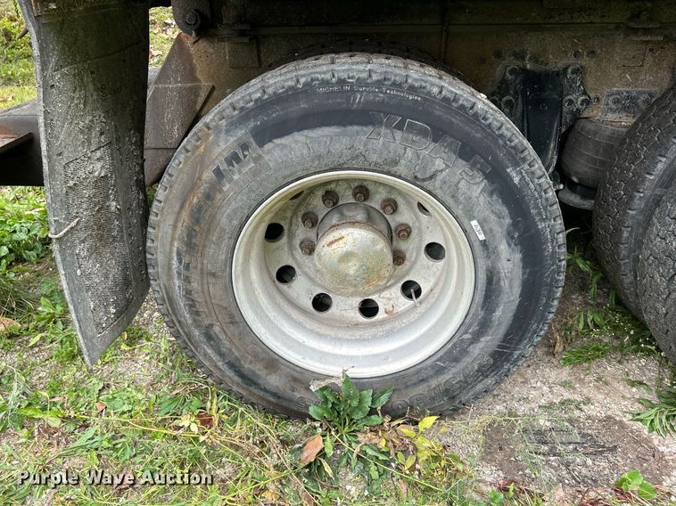 image for item DQ0953 2004 Western Star 4900  vacuum truck