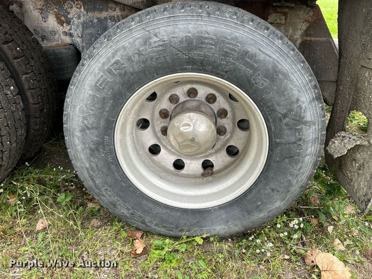 image for item DQ0953 2004 Western Star 4900  vacuum truck