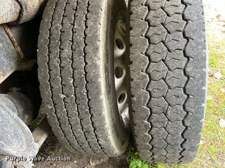 image for item DQ0953 2004 Western Star 4900  vacuum truck