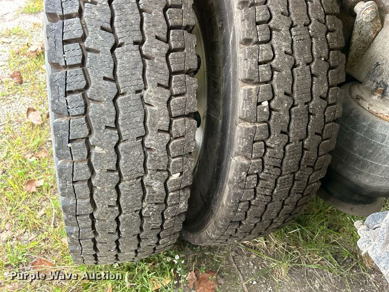 image for item DQ0953 2004 Western Star 4900  vacuum truck