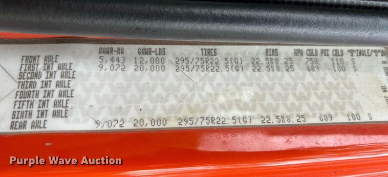 image for item DQ0953 2004 Western Star 4900  vacuum truck