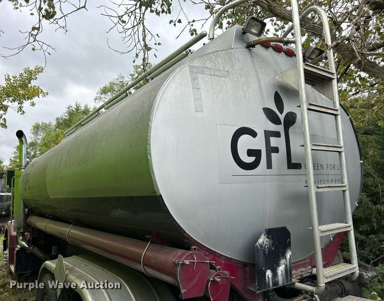 image for item DQ0954 1998 Peterbilt 377  vacuum truck