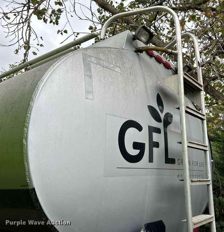 image for item DQ0954 1998 Peterbilt 377  vacuum truck