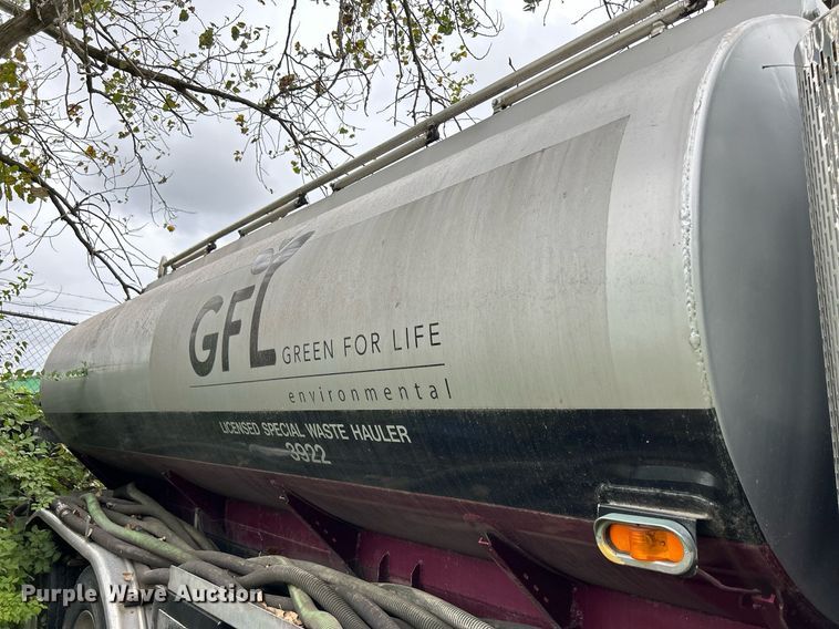 image for item DQ0954 1998 Peterbilt 377  vacuum truck